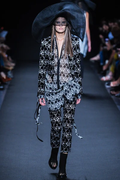 Look 7